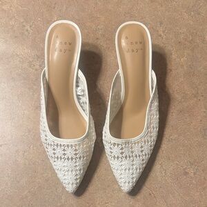 A New Day Women's white Embroidered kitten heel